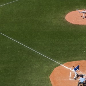 体育竞猜网站-王者归来！詹姆斯40+三双破纪录，迈阿密沸腾见证传奇之夜，詹姆斯40+三双破纪录点燃迈阿密，王者归来之夜铸就传奇