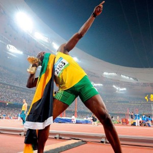 开云体育平台-跨界体育风云，从阿扎伦卡的篮球之旅到电竞悬念的激情夜晚，跨界竞技夜，阿扎伦卡的篮球身影与电竞狂潮